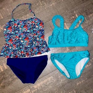 Two adorable 7/8 girl’s 👙 bikinis